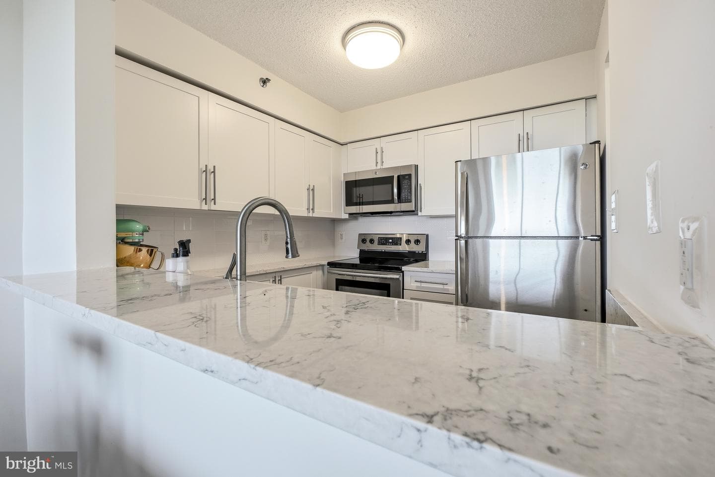 10101 Grosvenor Place #910 photo 7