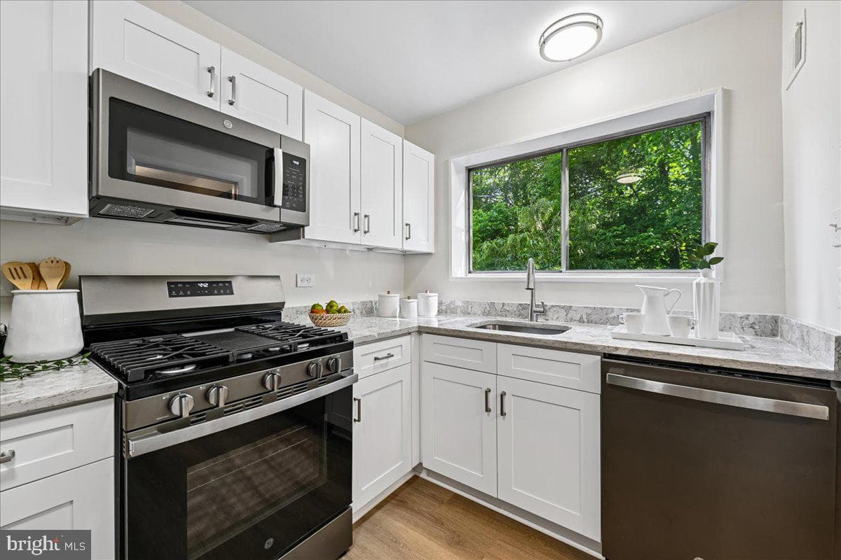 10648 Montrose Avenue #m-103 photo 12