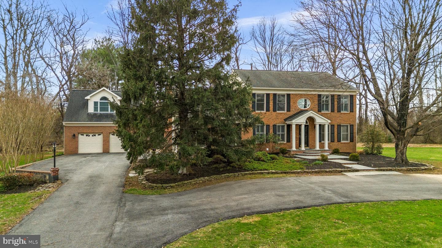 5820 Winegrove Court photo 3