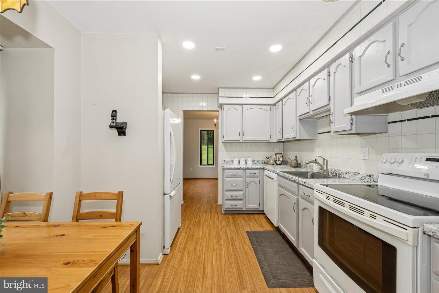 9700 Shadow Oak Drive photo 16