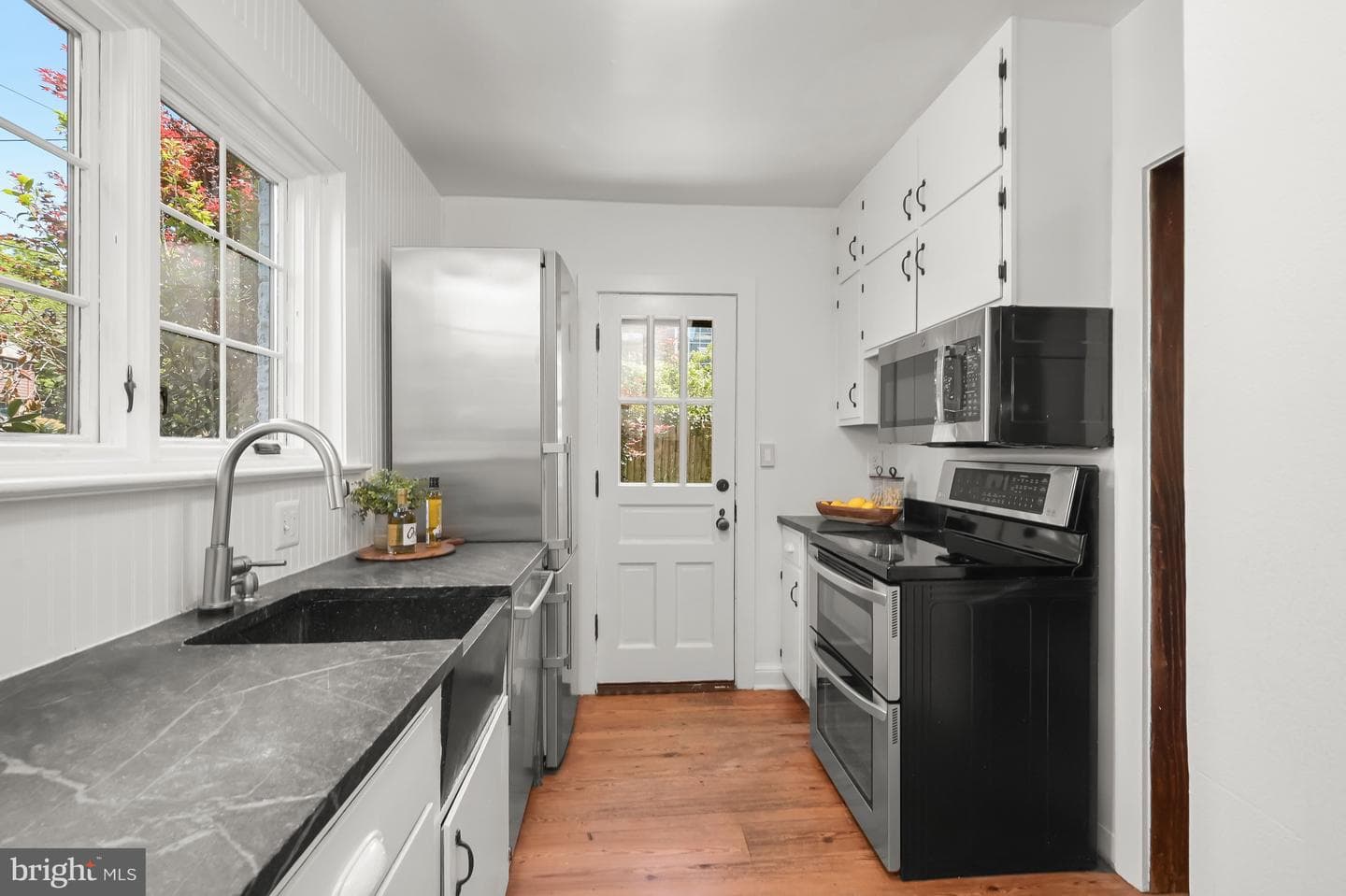 9405 Thornhill Road photo 10