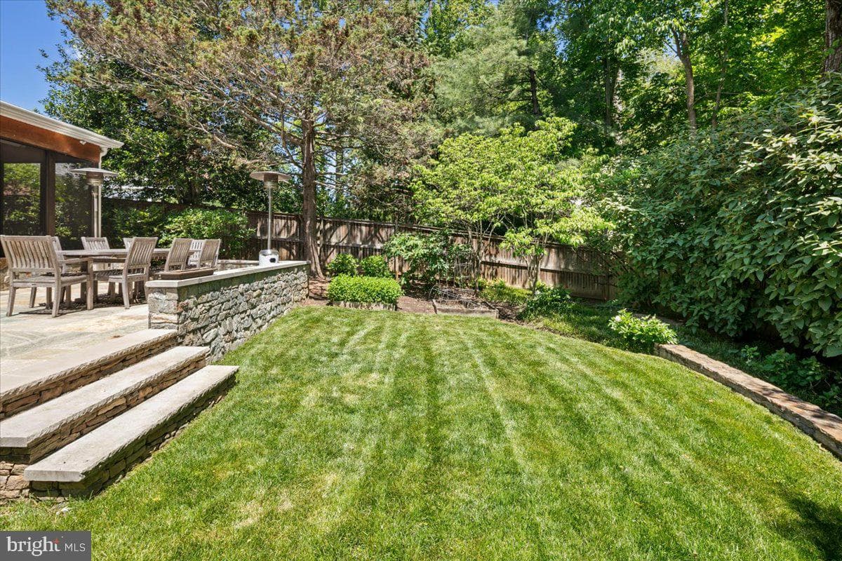 6413 Kenhowe Drive photo 10