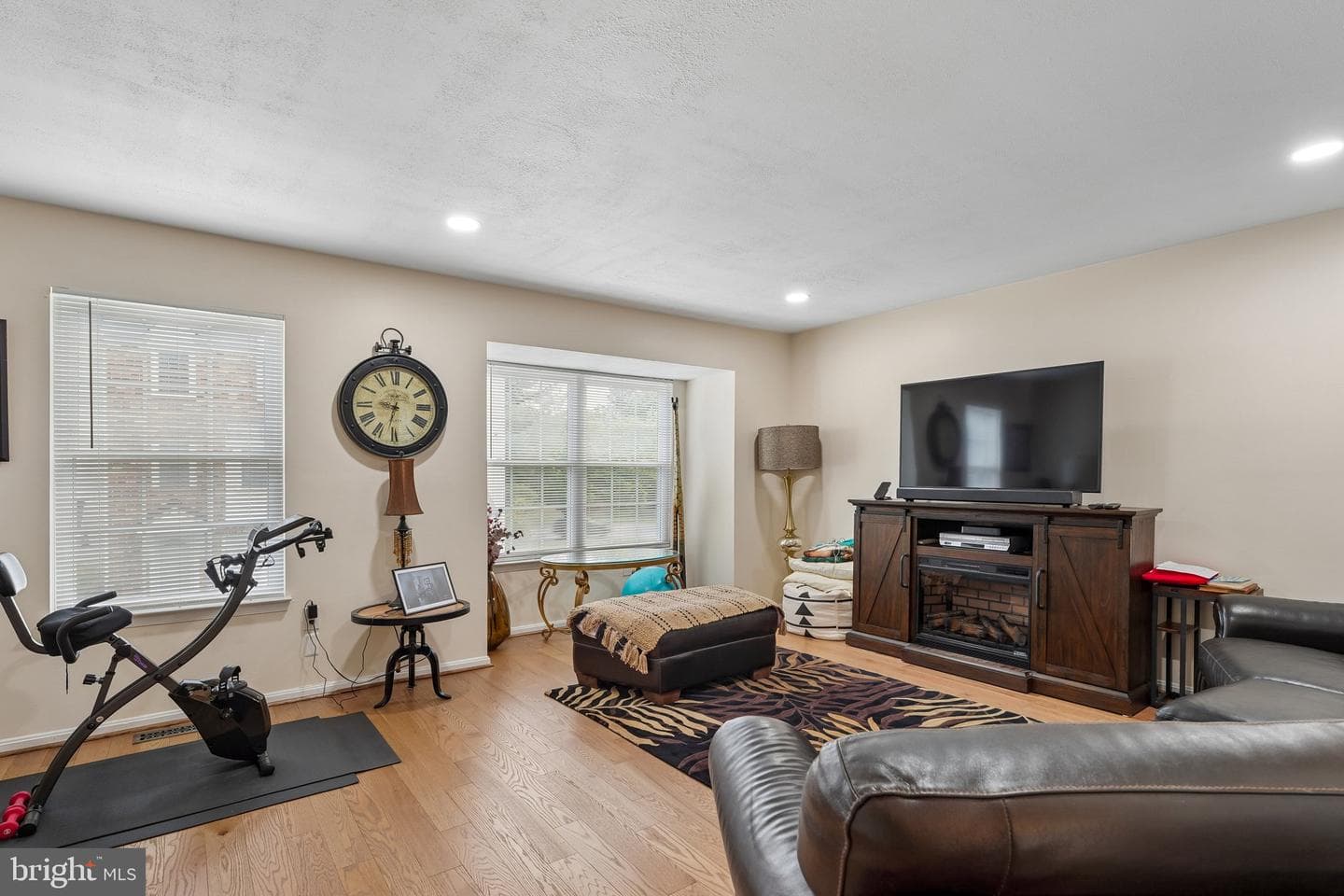 18219 Fox Chase Circle photo 9