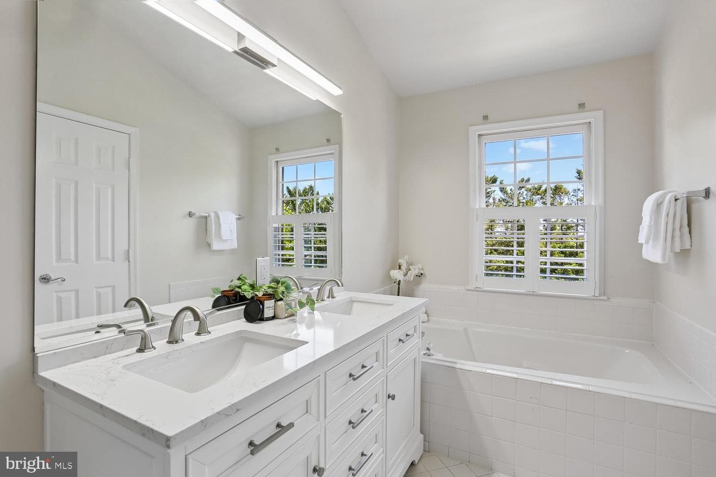 536 Tschiffely Square Road photo 27