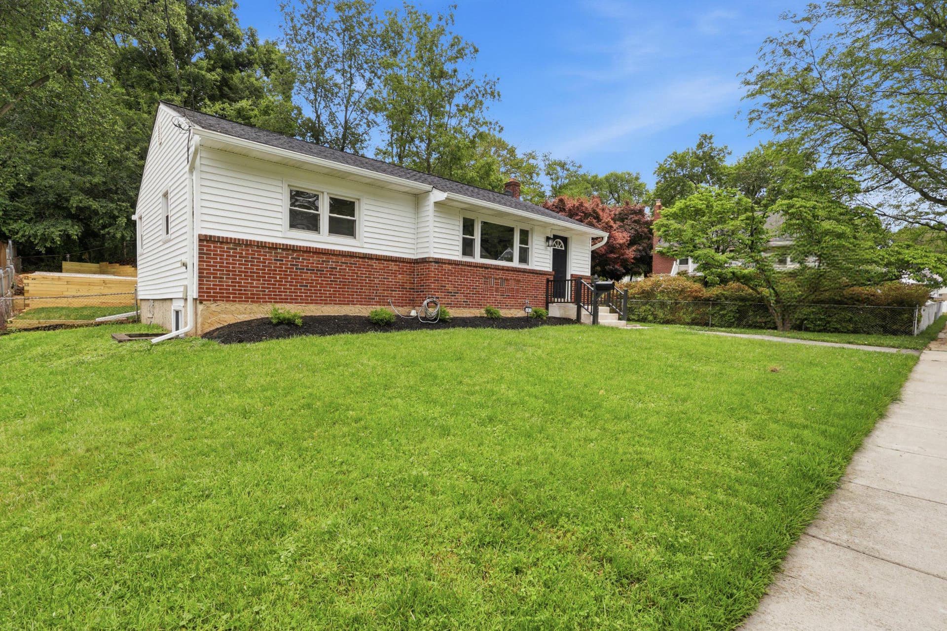 403 Carl Street photo 3