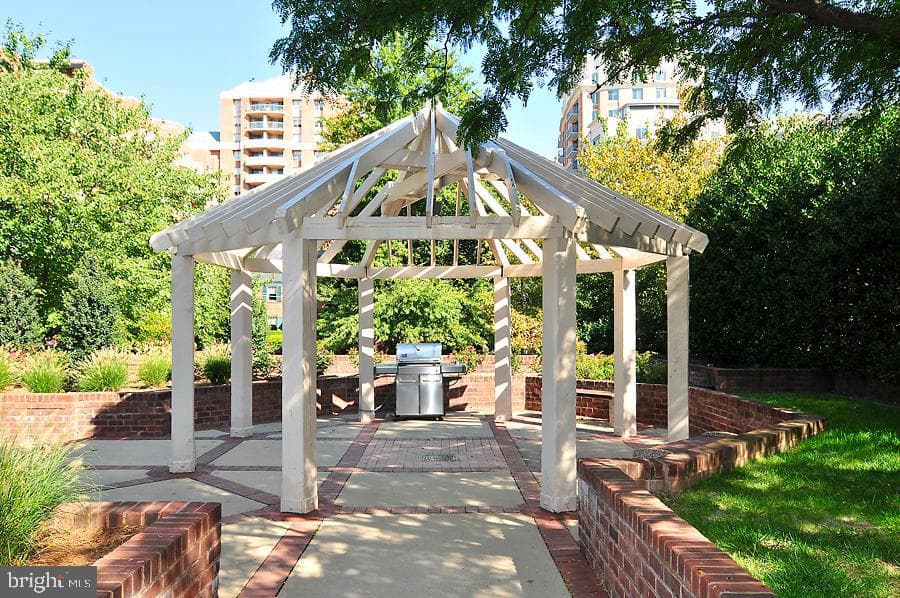 7500 Woodmont Avenue #s610 photo 23
