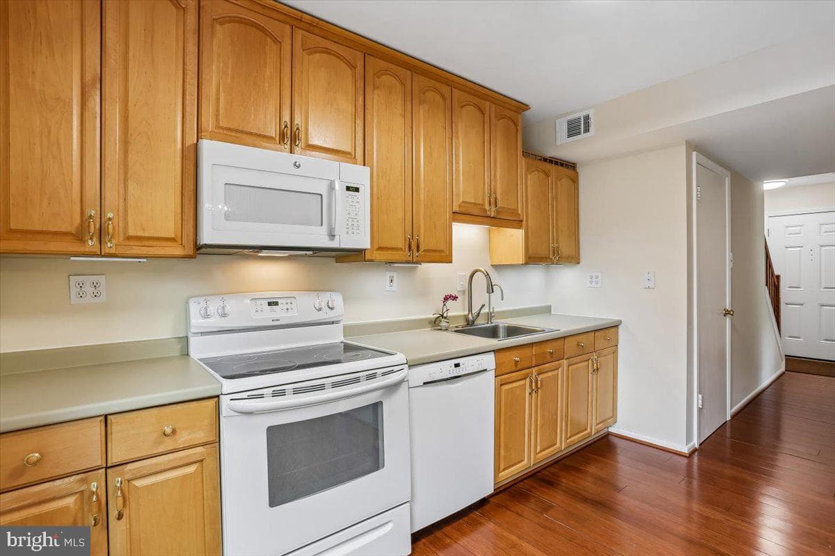240 Watts Branch Parkway photo 11
