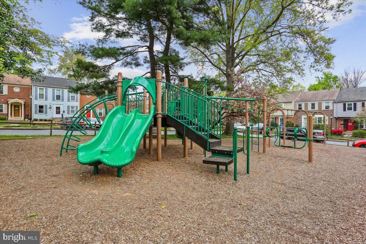 240 Watts Branch Parkway photo 40
