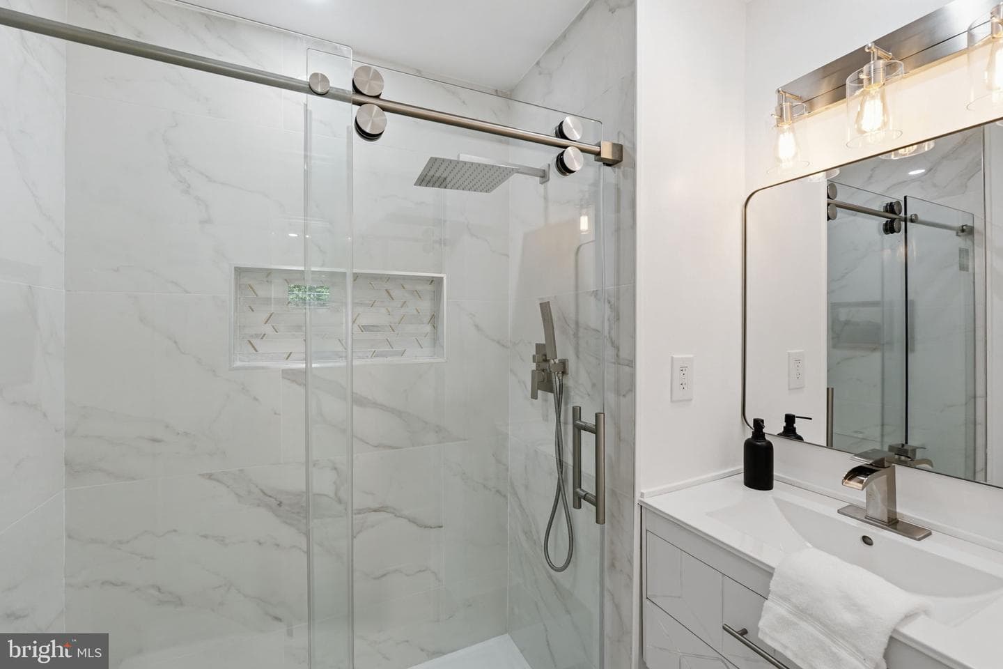 13710 Arctic Avenue photo 26