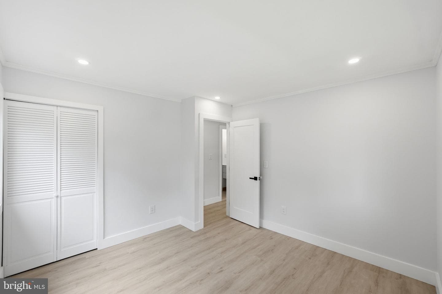 13710 Arctic Avenue photo 29