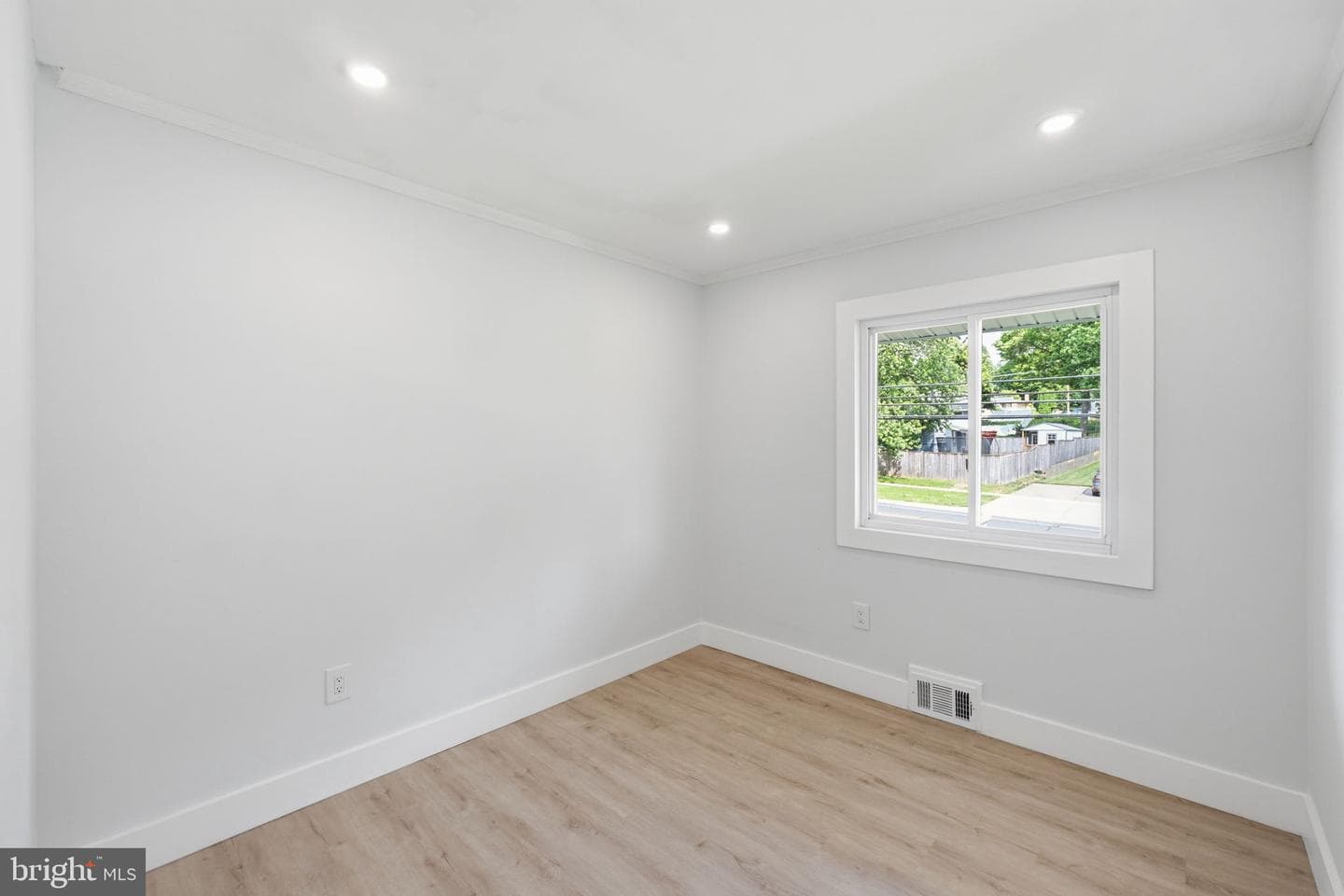 13710 Arctic Avenue photo 30