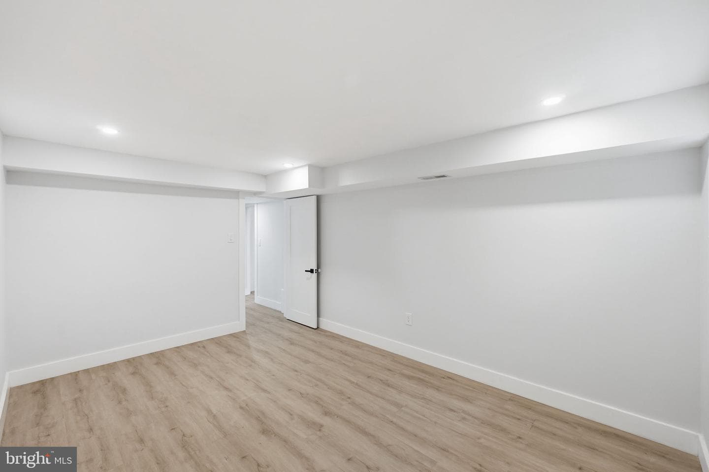 13710 Arctic Avenue photo 41