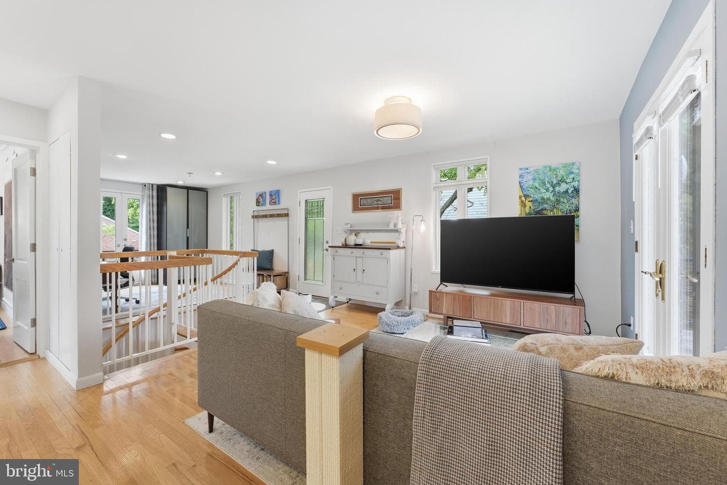 9109 Bradford Road photo 16
