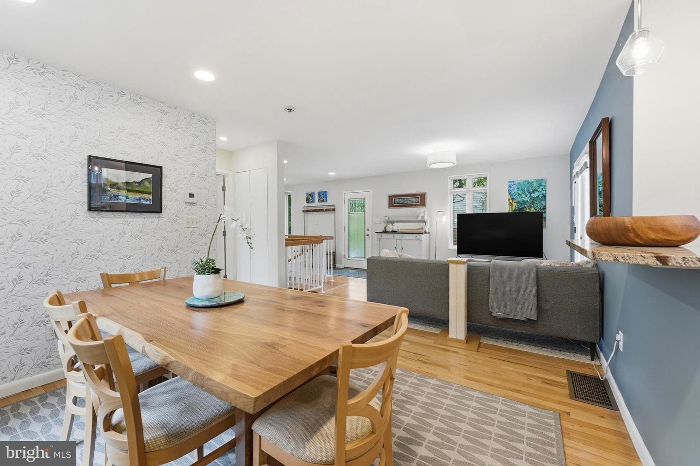 9109 Bradford Road photo 18