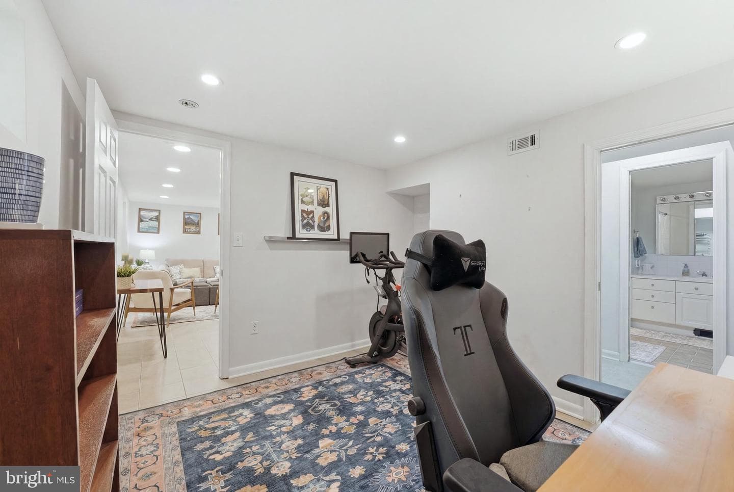 9109 Bradford Road photo 47