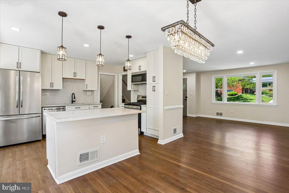 10701 Brunswick Avenue photo 11