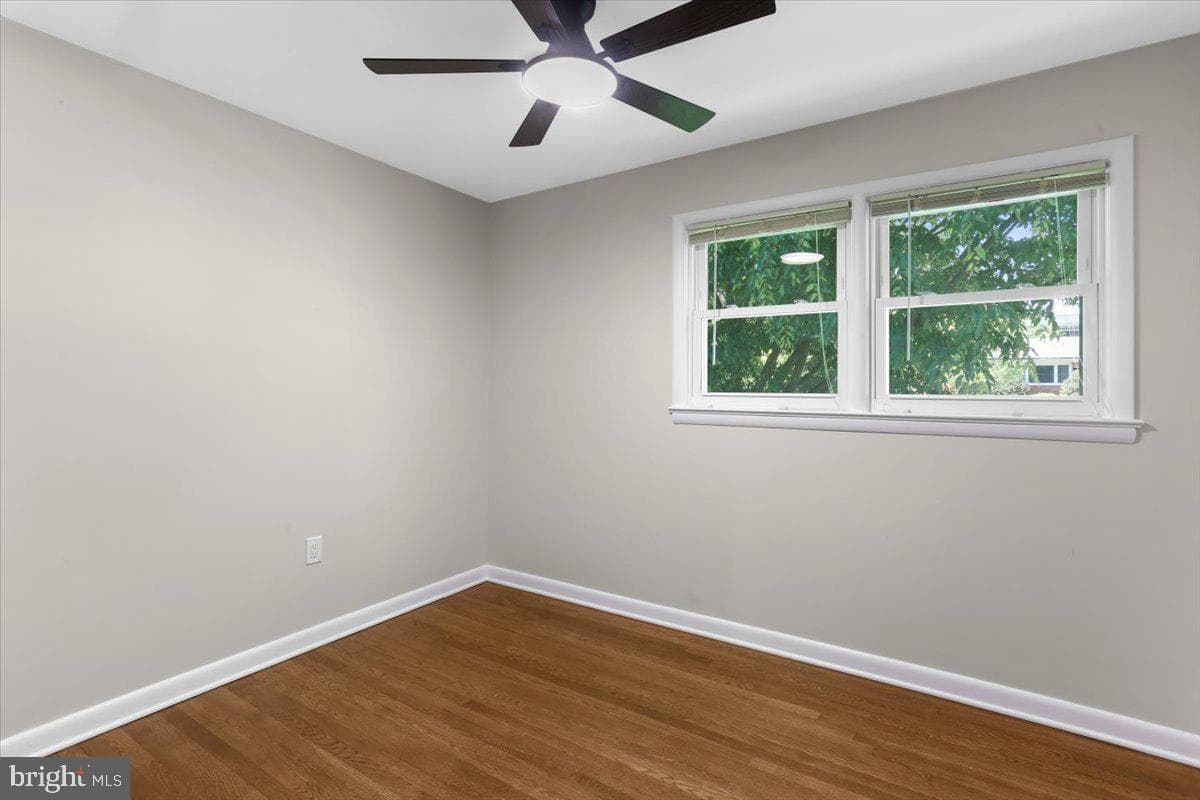 10701 Brunswick Avenue photo 23