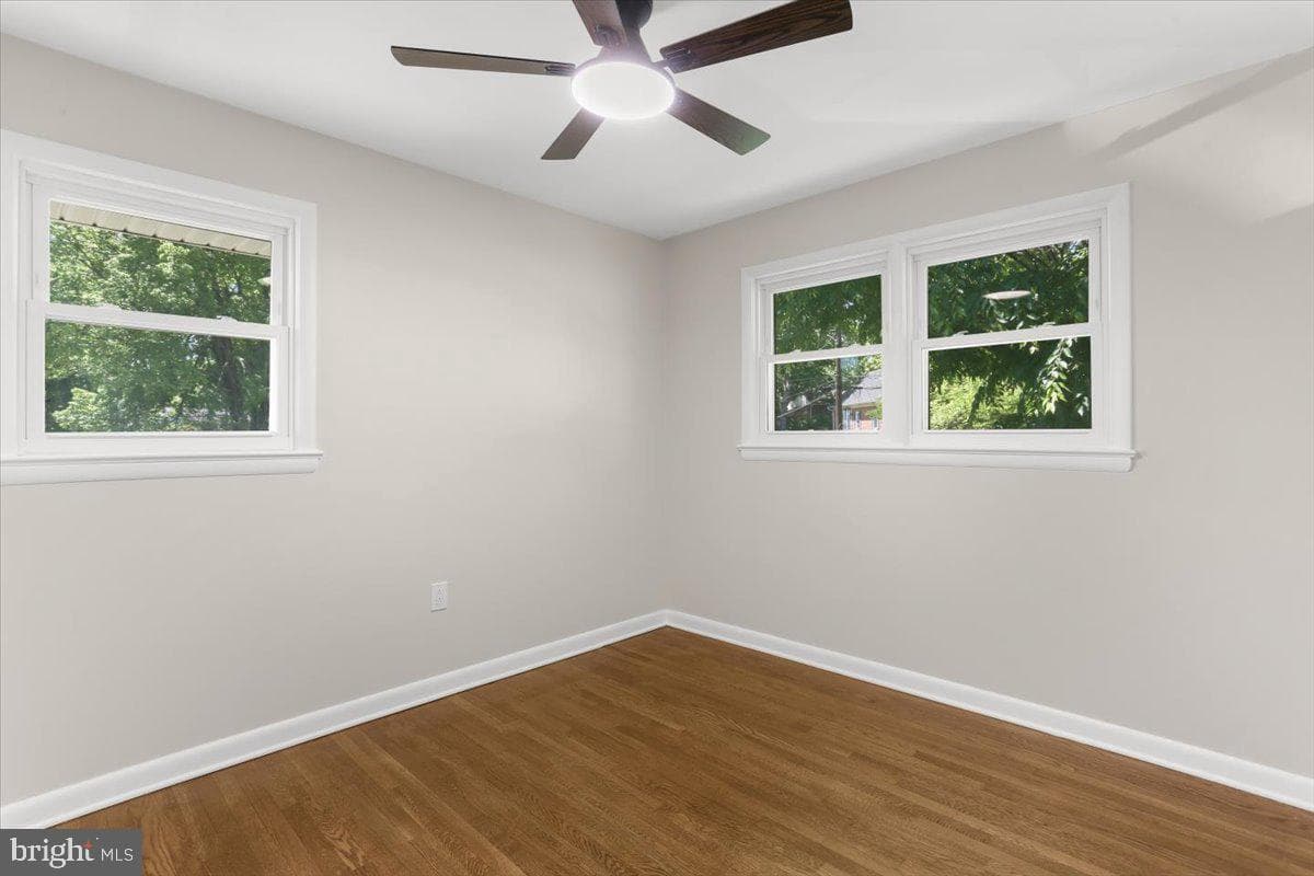 10701 Brunswick Avenue photo 26