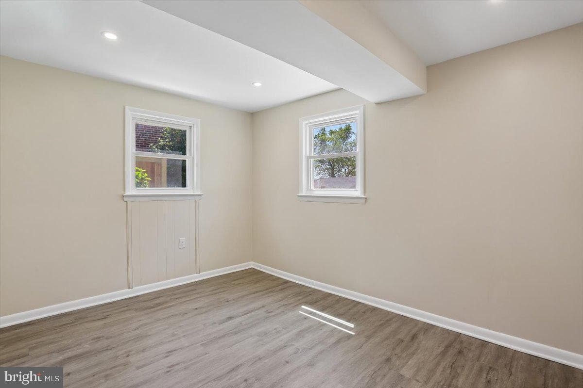 10701 Brunswick Avenue photo 33