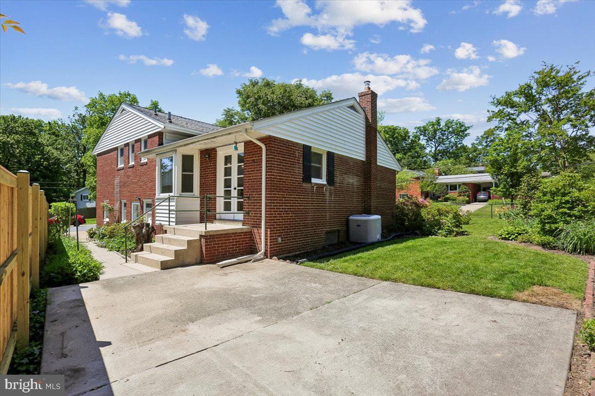 10701 Brunswick Avenue photo 45