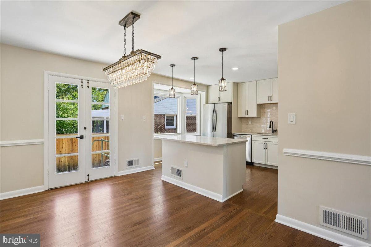 10701 Brunswick Avenue photo 9