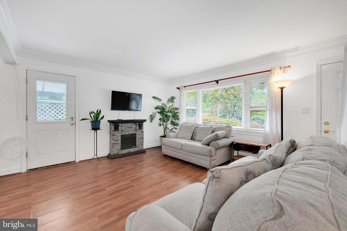 703 Dryden Street photo 4