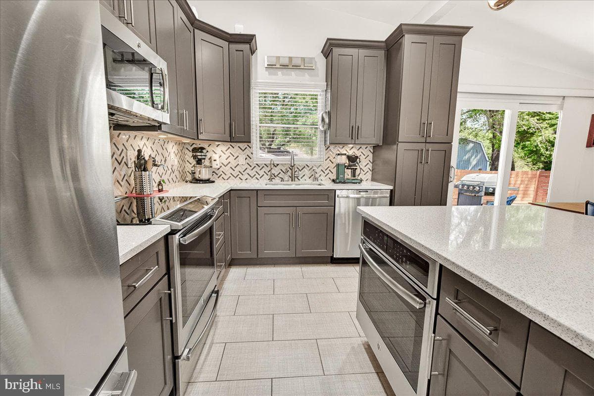 707 Hyde Road photo 22