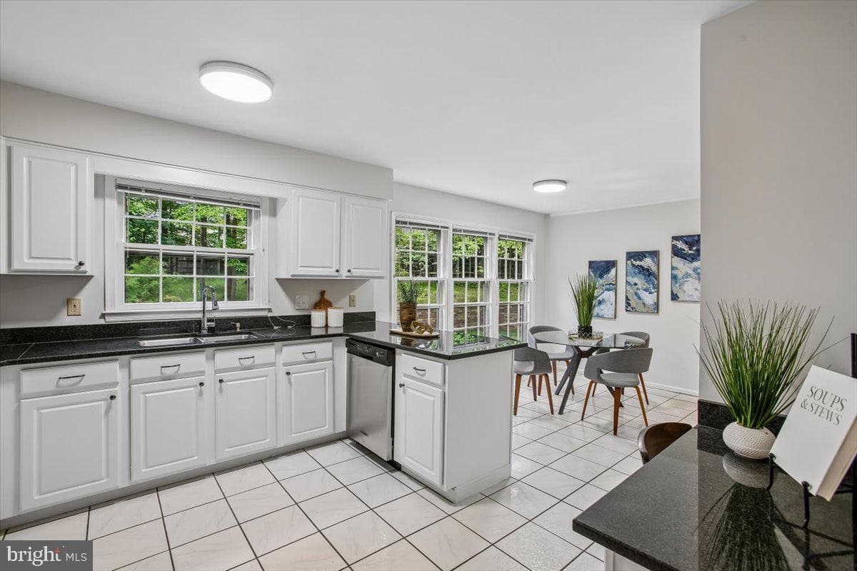 9208 Fall River Lane photo 11