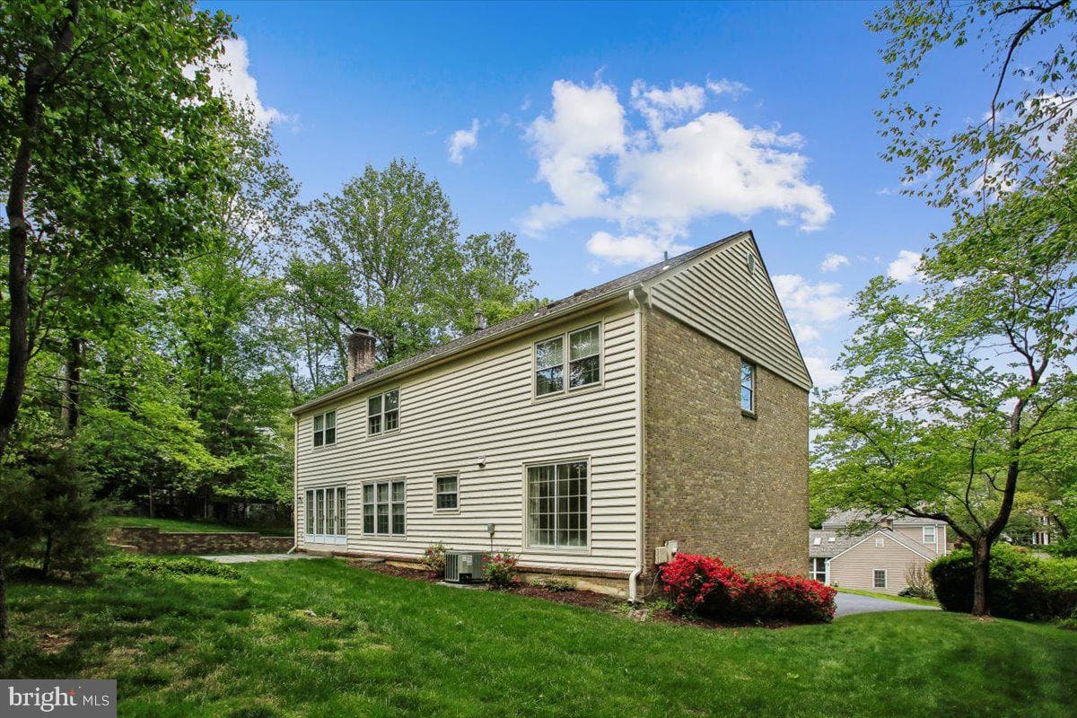 9208 Fall River Lane photo 45