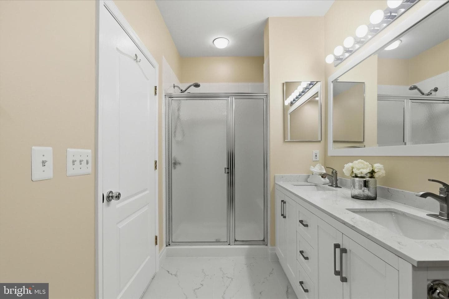 701 Fallsgrove Drive #102 photo 16