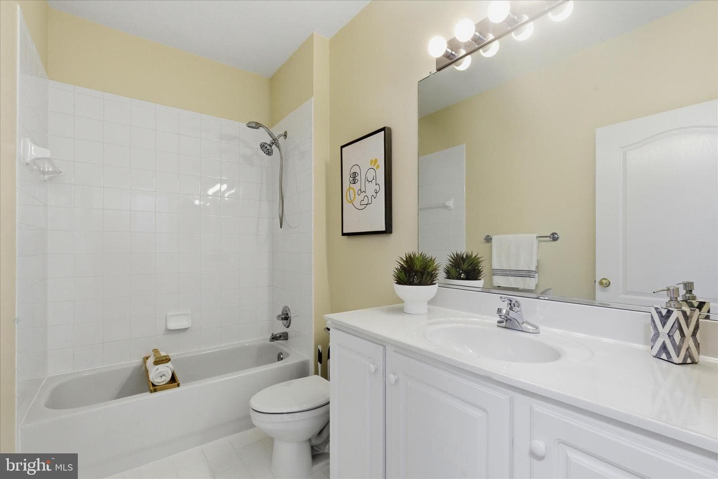 701 Fallsgrove Drive #102 photo 21