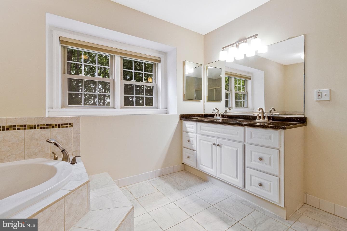10009 New London Drive photo 48
