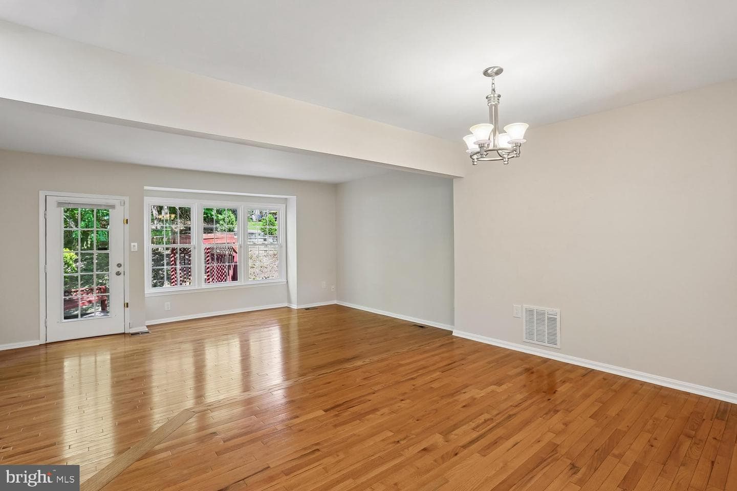 10804 Douglas Avenue photo 10