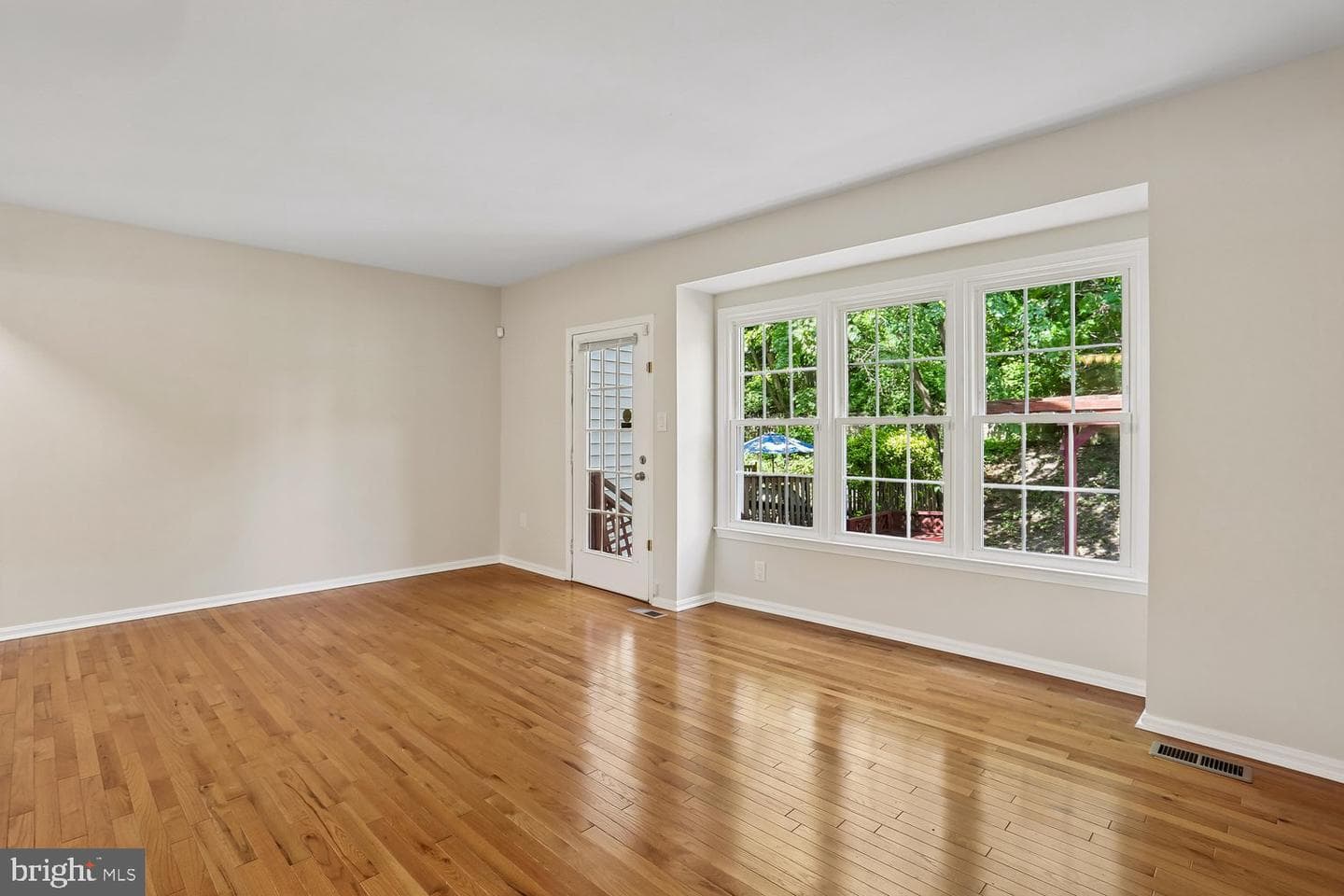10804 Douglas Avenue photo 7