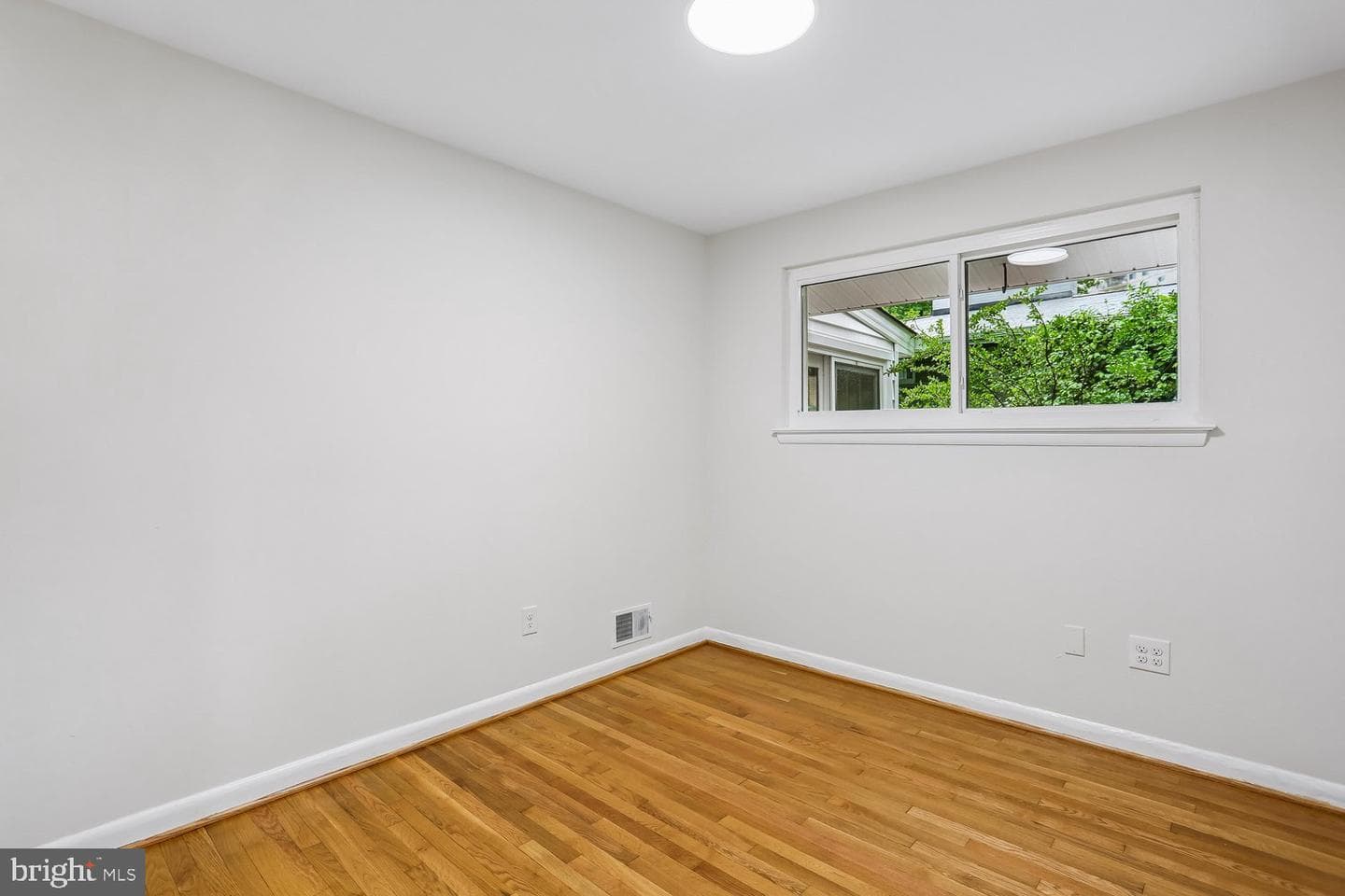 907 Hoyt Street photo 36