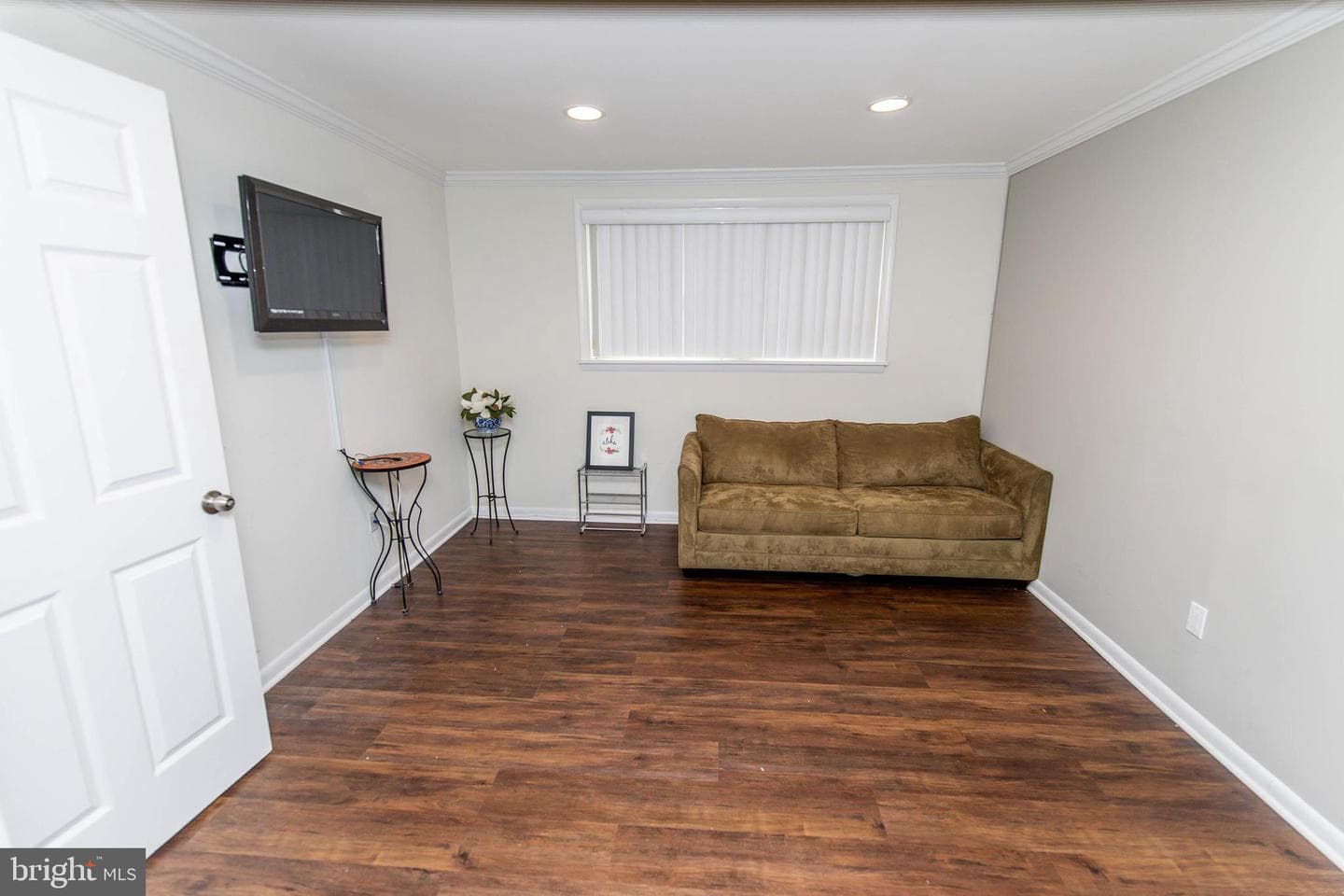 15613 Wembrough Street photo 35