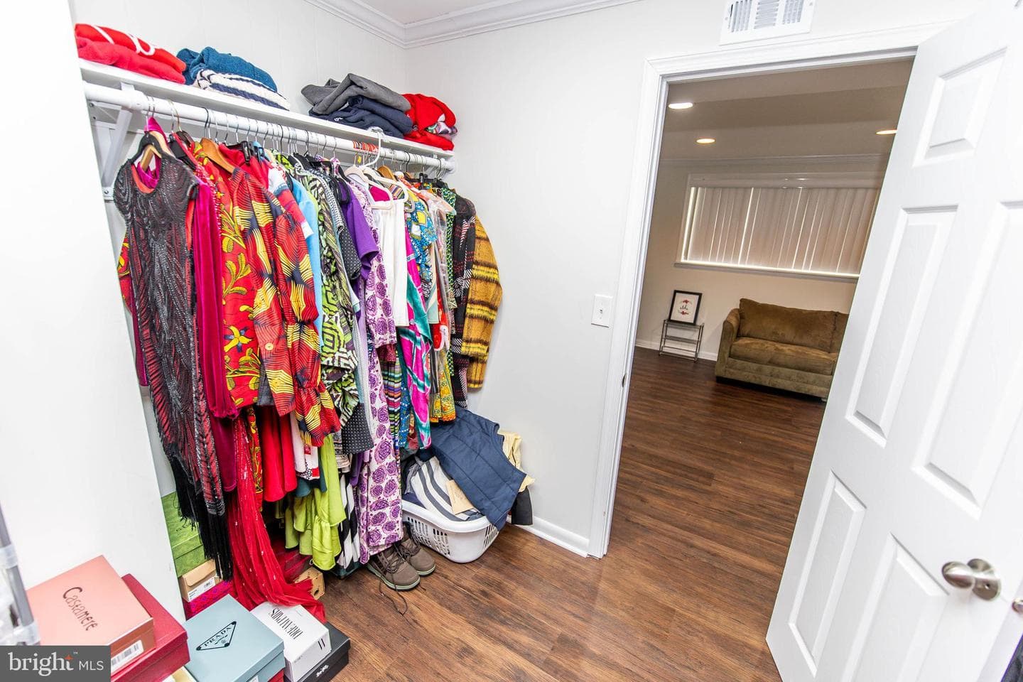 15613 Wembrough Street photo 37