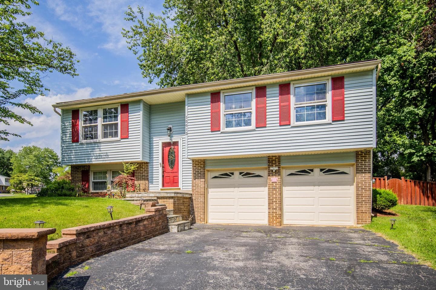 15613 Wembrough Street photo 46