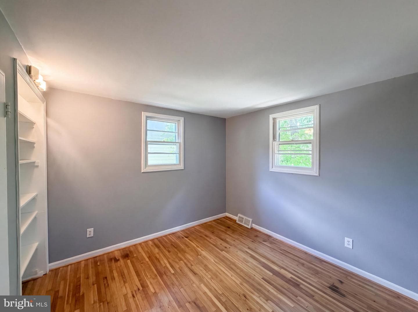 4027 Lawrence Avenue photo 12
