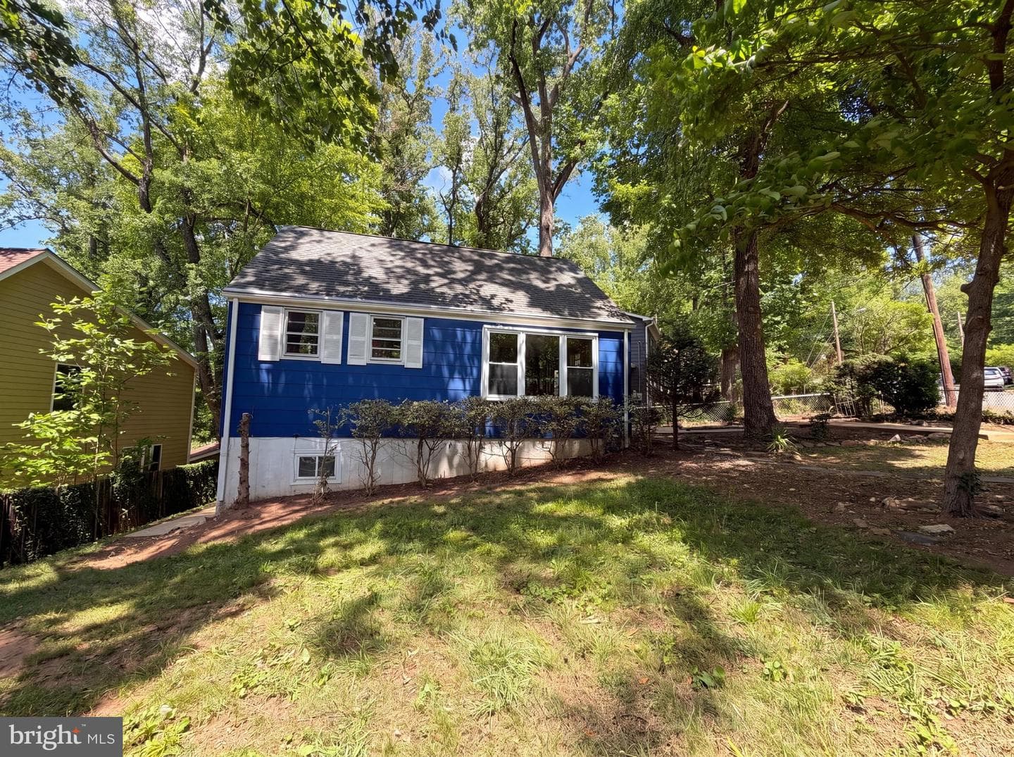 4027 Lawrence Avenue photo 31
