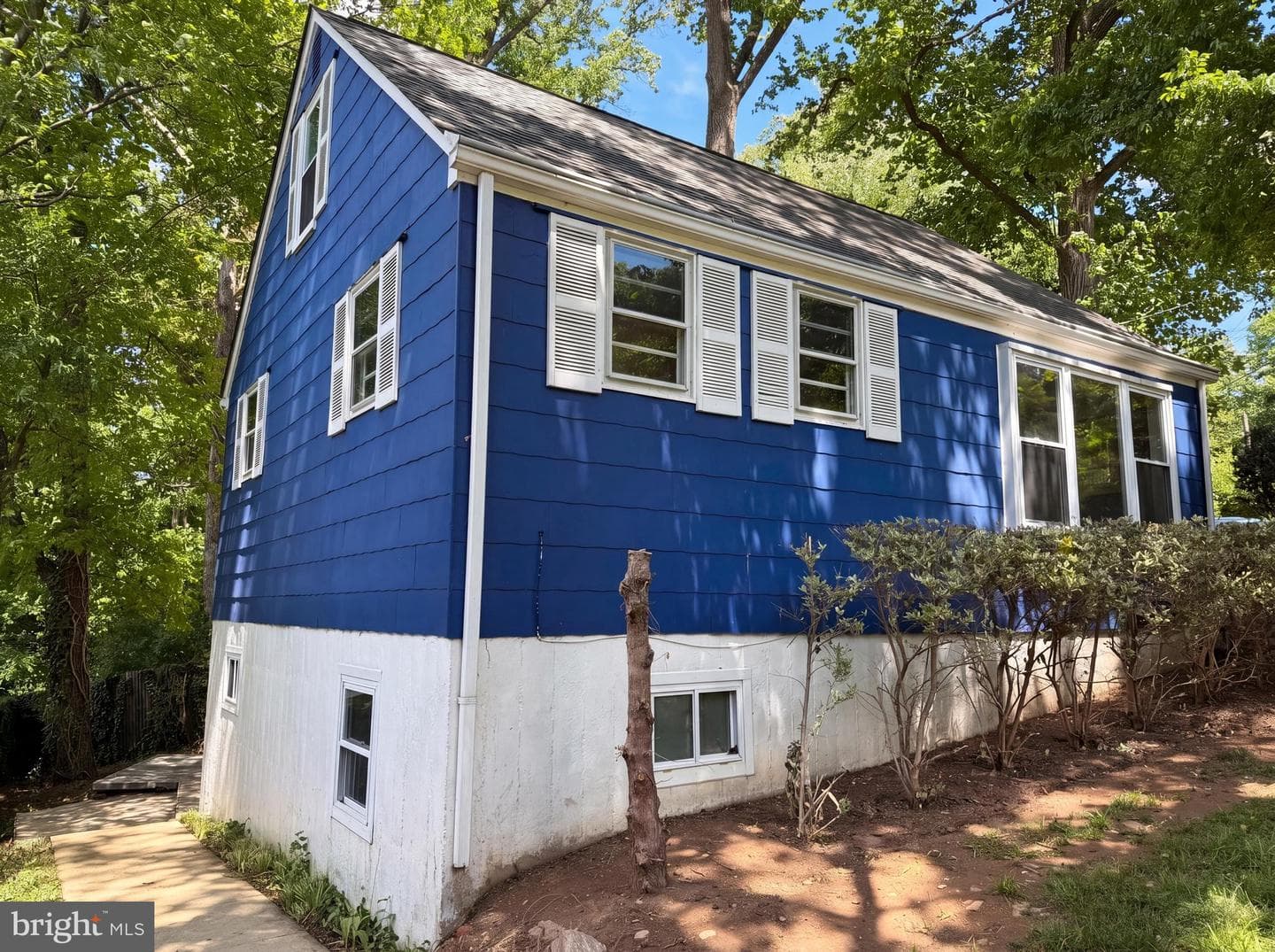 4027 Lawrence Avenue photo 32