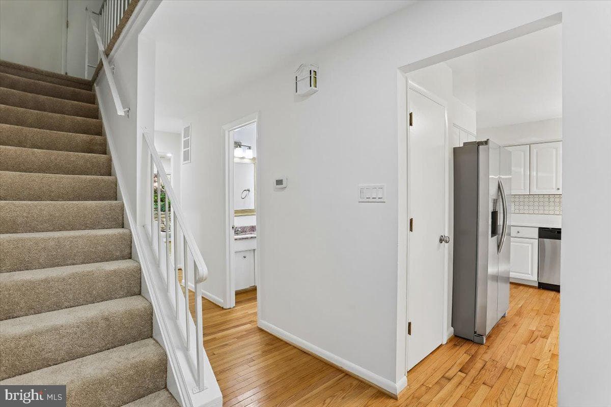 12234 Greenleaf Avenue photo 17