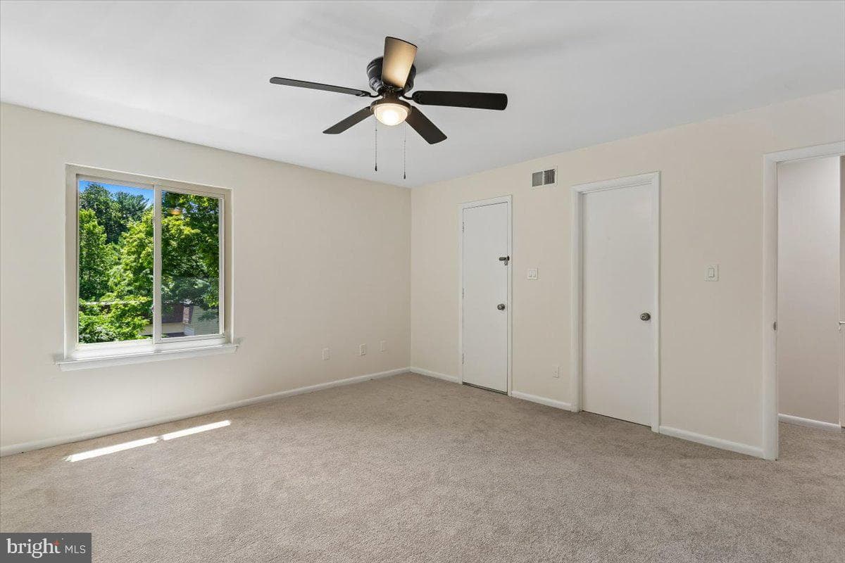 12234 Greenleaf Avenue photo 21