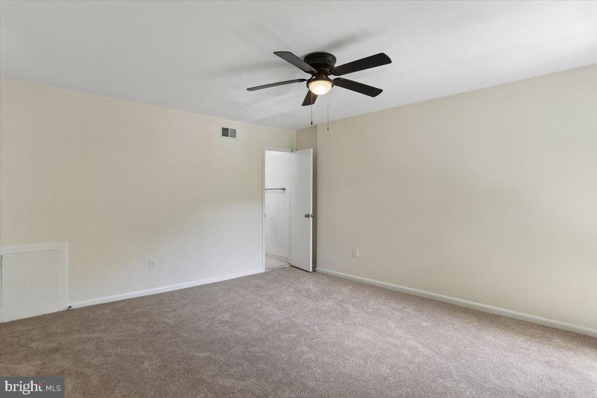 12234 Greenleaf Avenue photo 22