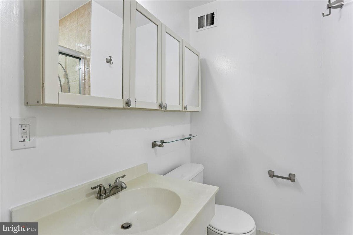 12234 Greenleaf Avenue photo 25