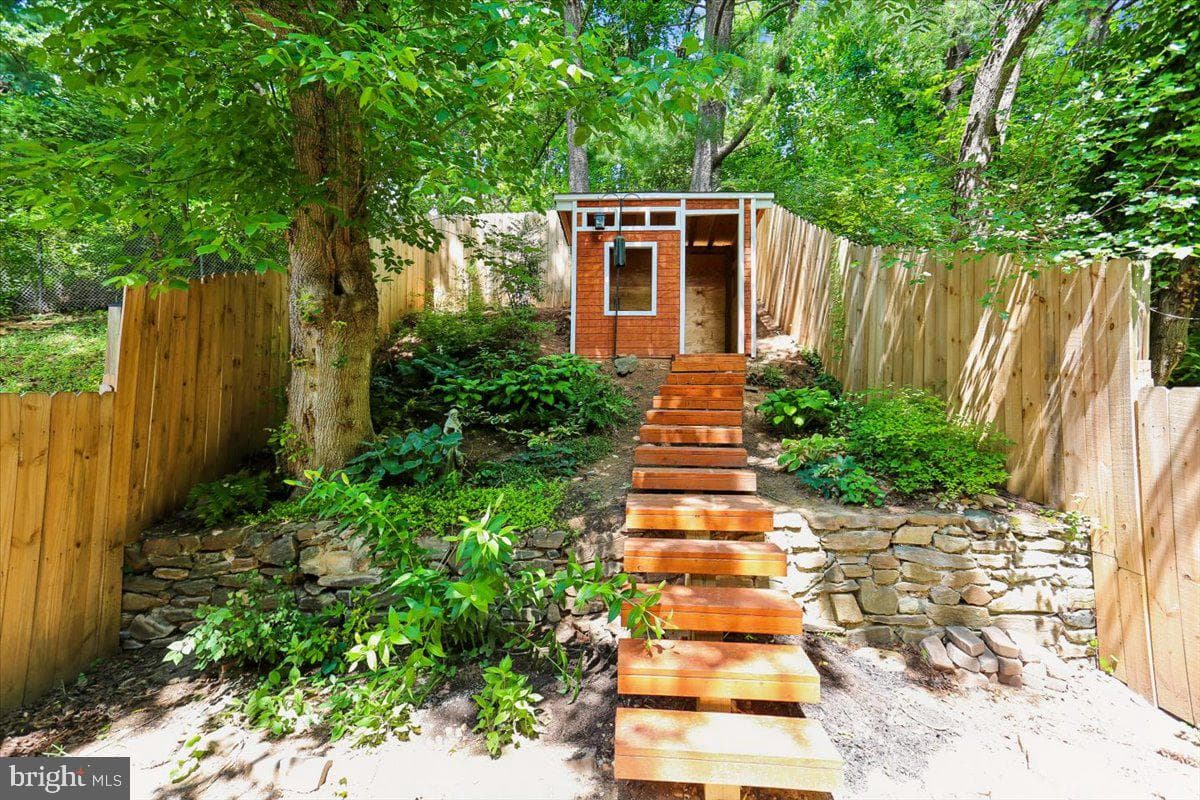 12234 Greenleaf Avenue photo 43