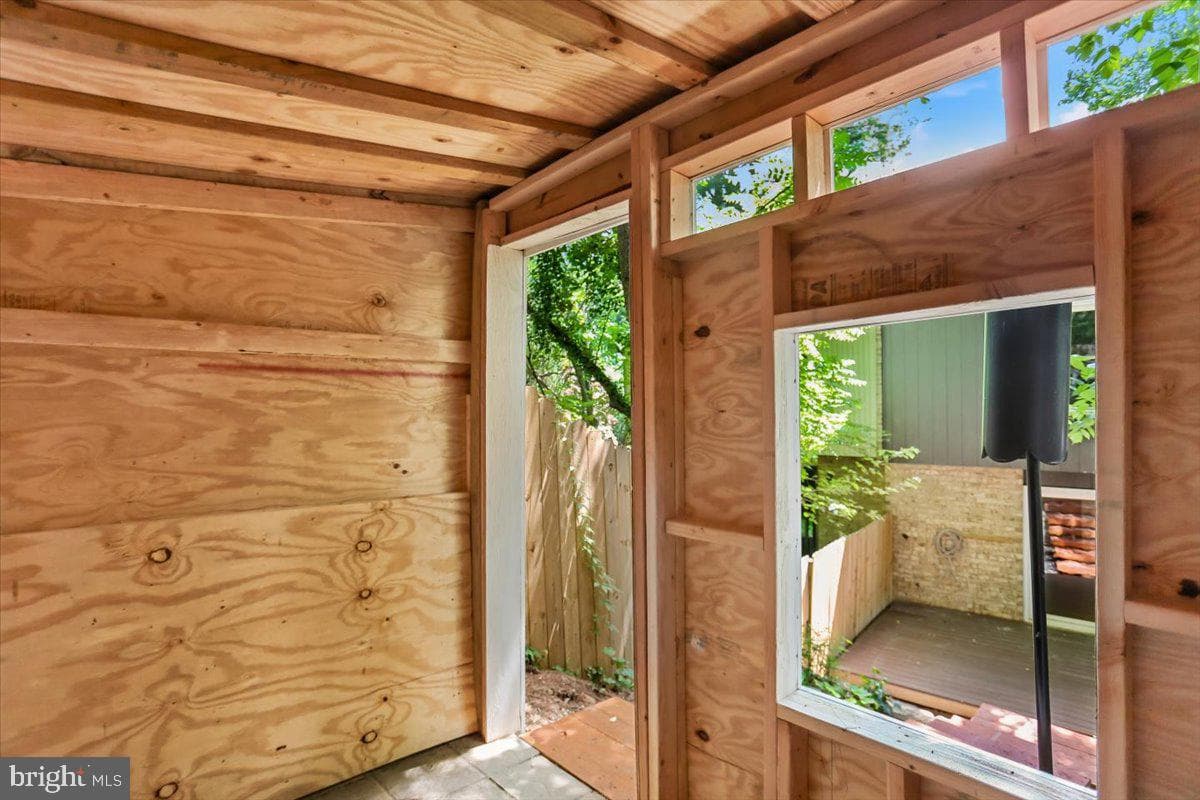 12234 Greenleaf Avenue photo 46