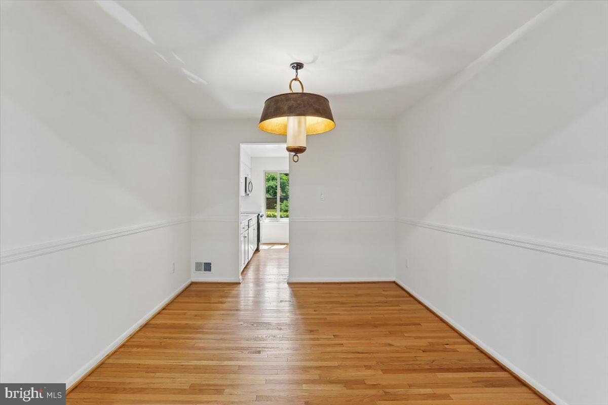 12234 Greenleaf Avenue photo 8
