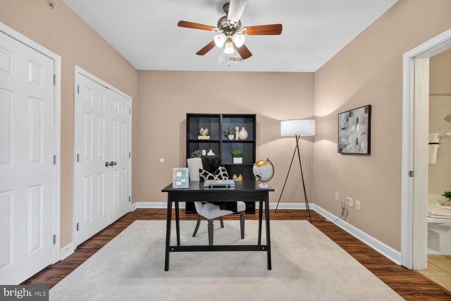 501 Hungerford Dr # 430 photo 18