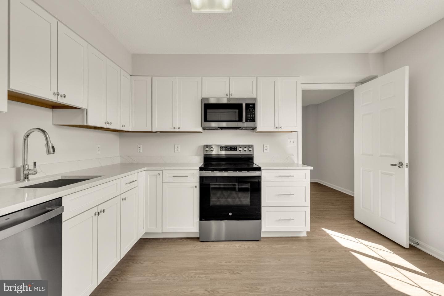 14805 Pennfield Circle #309 photo 9